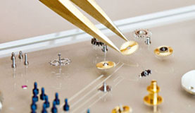 大连万国指定维修门店打开表壳